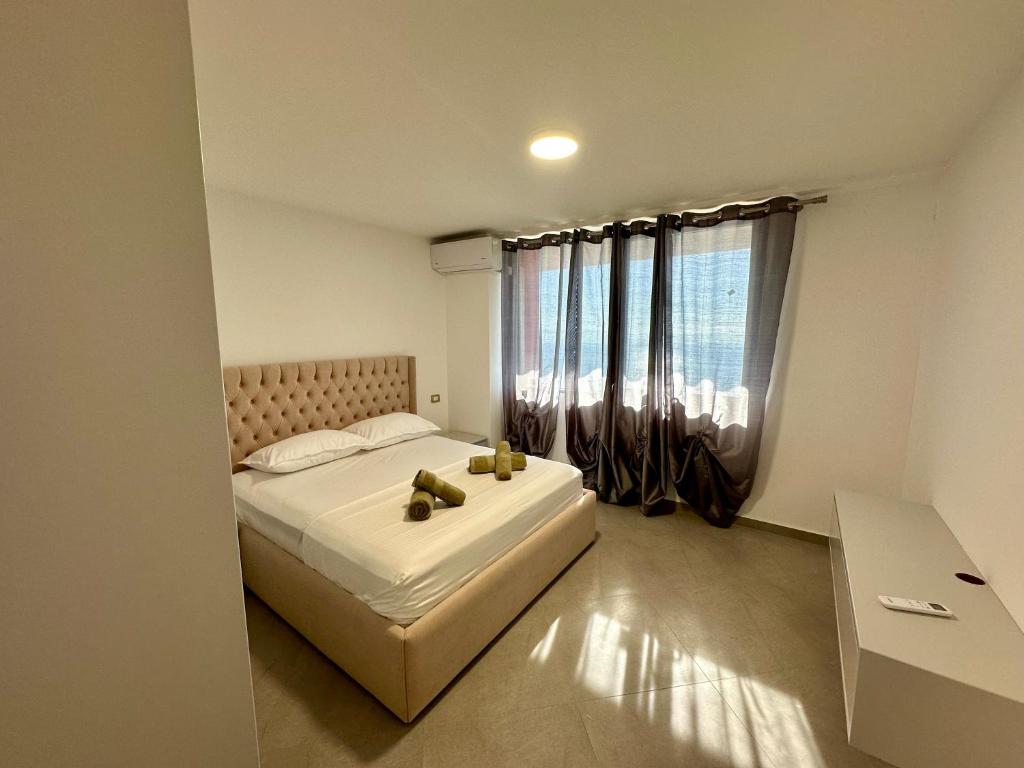 Posteľ alebo postele v izbe v ubytovaní Seafront Blue Duplex