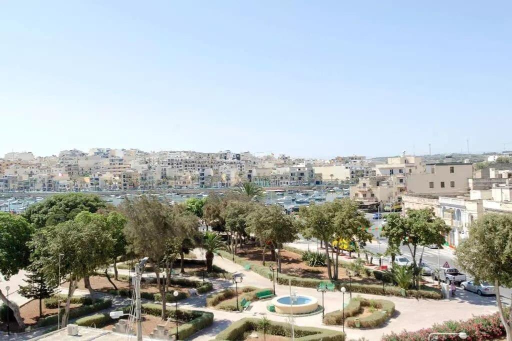 Nespecifikovaný výhled na destinaci Marsaskala nebo výhled na město při pohledu z apartmánu