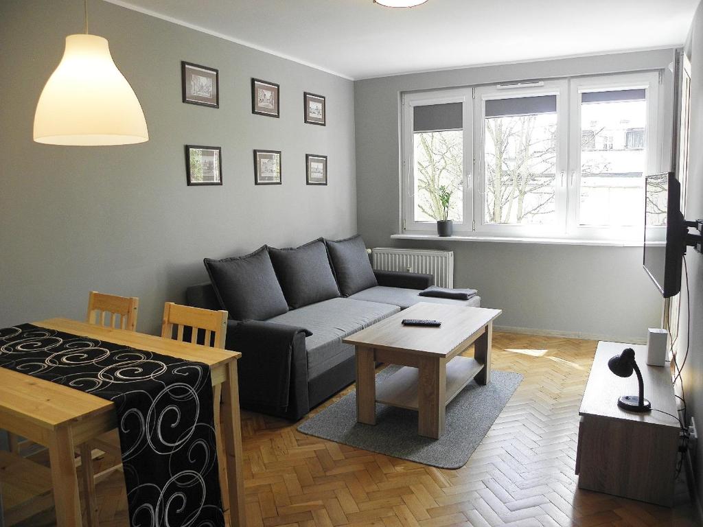 a living room with a couch and a table at Apartament „STARY RYNEK” Słupsk in Słupsk