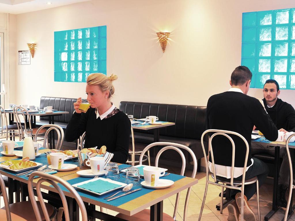 Hôtel Esprit d'Azur - Resim 32