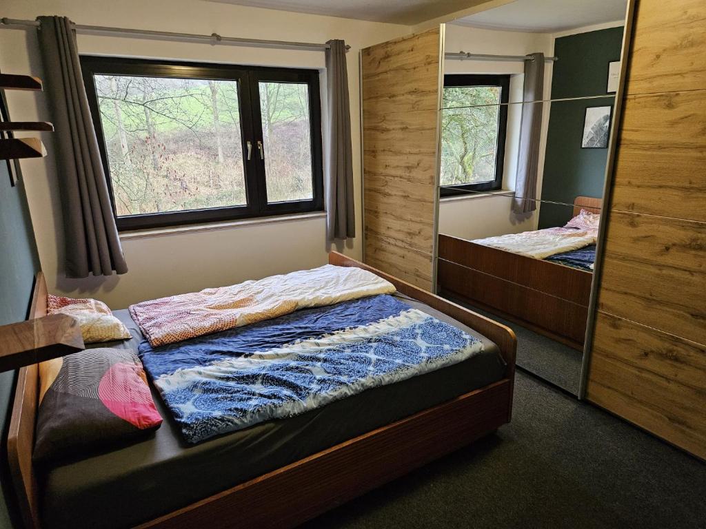 Un ou plusieurs lits dans un hébergement de l'établissement Ferienwohnung auf dem Bauernhof am Ruhrgebiet