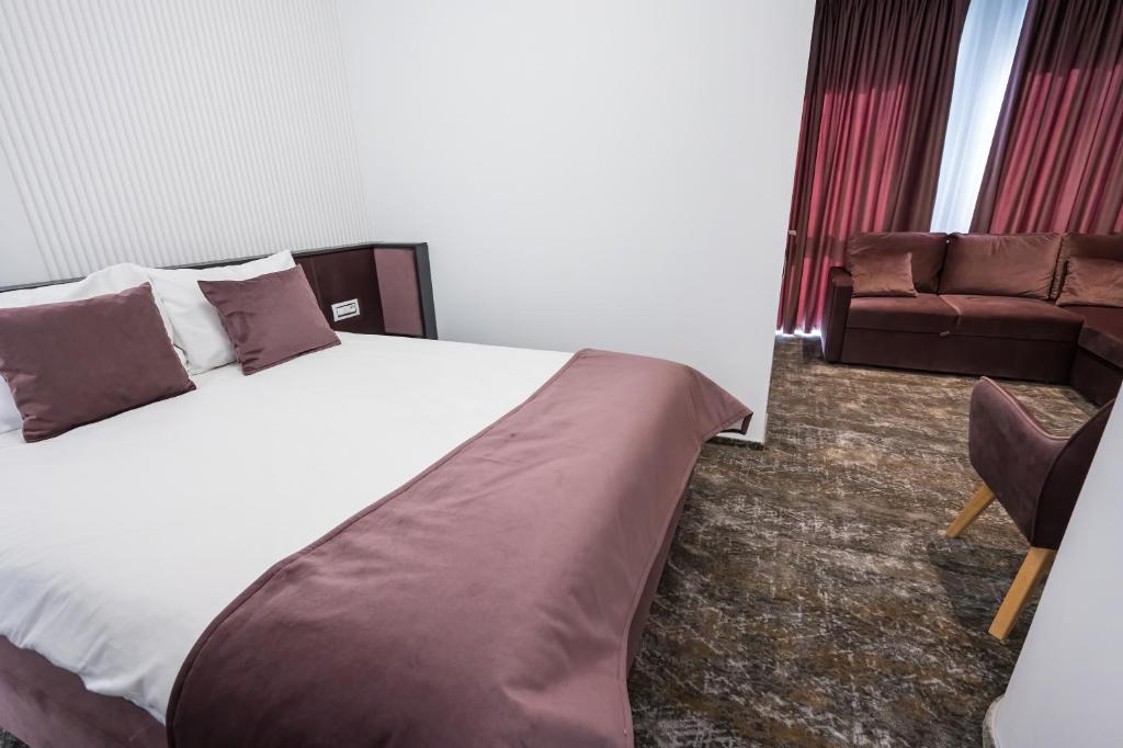 Postel nebo postele na pokoji v ubytování ALIVE HOTEL