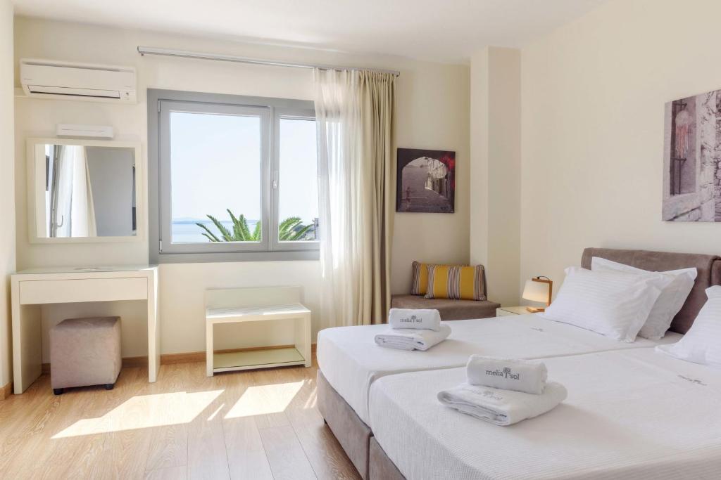 Кровать или кровати в номере Melia Sol Art Studios