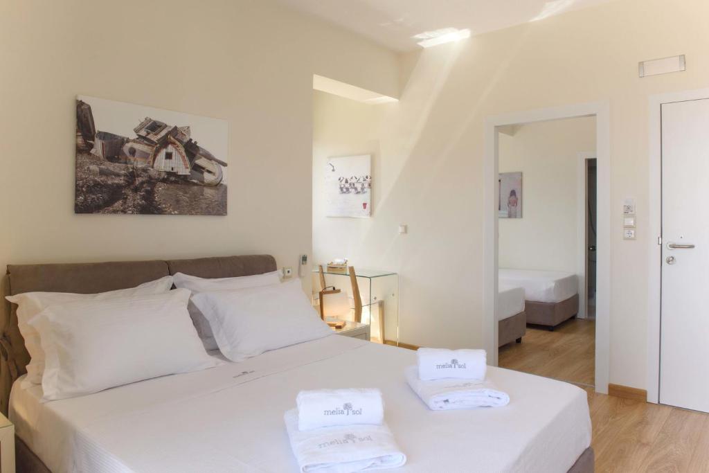 Кровать или кровати в номере Melia Sol Art Studios