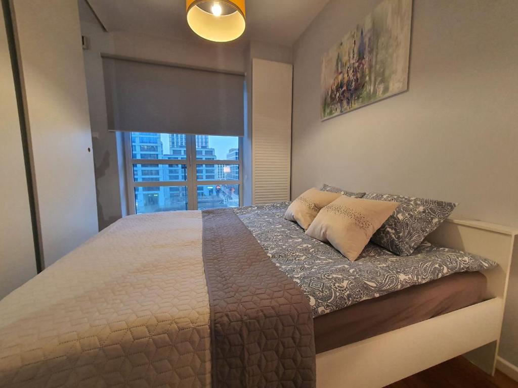 Posteľ alebo postele v izbe v ubytovaní Platinum Towers by CityApartmentsPARKING