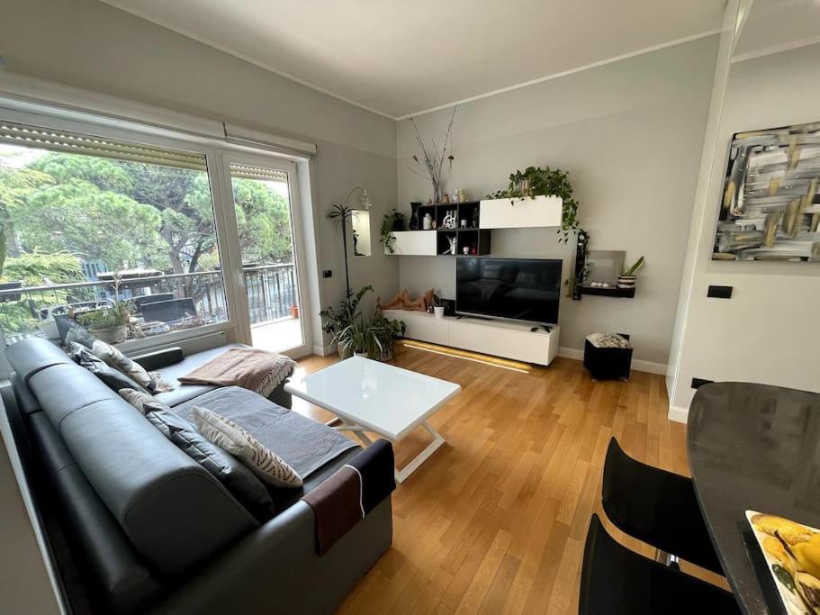 a living room with a couch and a television at VaticanoDreamSuite in Rome