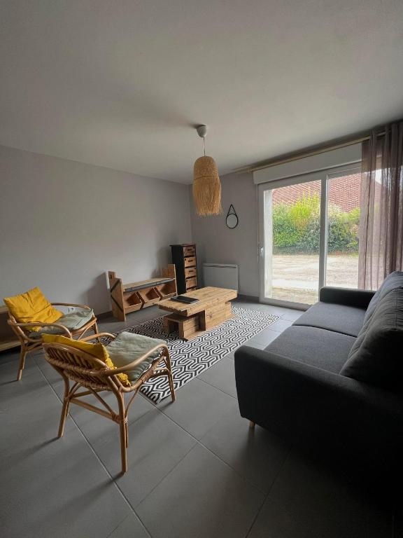 Posezení v ubytování Les Buissonnets - Mer & Campagne - Maison de vacances - 2 chambres - 1 salon - 1 salle de bains - 1 cuisine - 72 m2