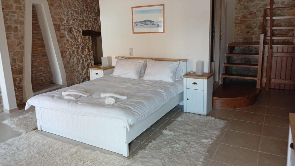 A bed or beds in a room at KALAMOS PLAZA