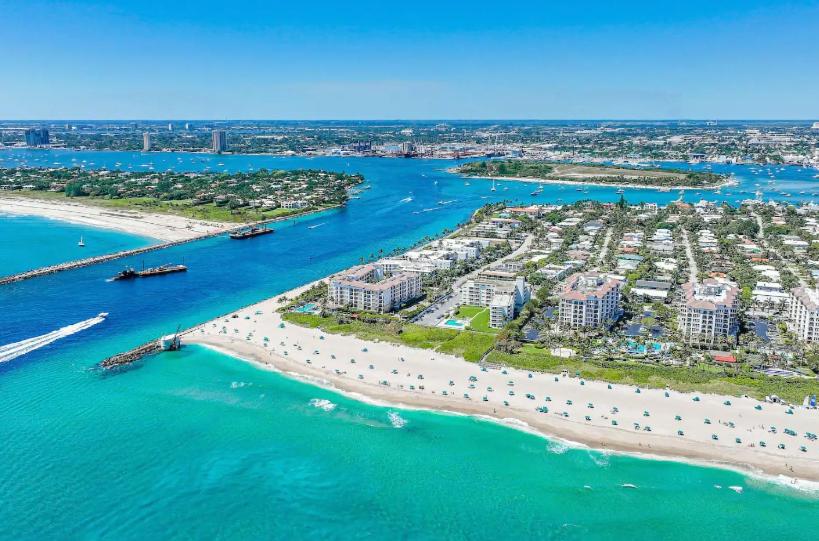 Dog friendly condo with beach access, hot tub, firepit, West Palm Beach