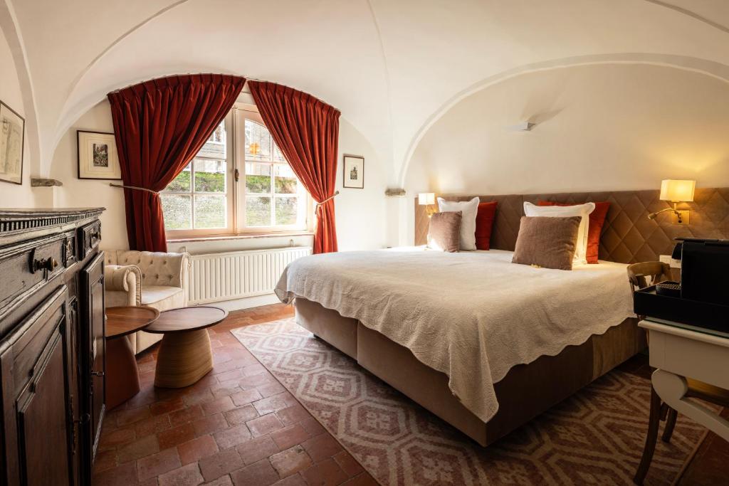 Postel nebo postele na pokoji v ubytování Hotel Ter Brughe by CW Hotel Collection