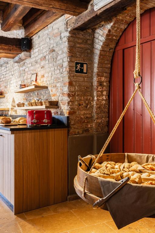 Canal View Hotel Ter Brughe by CW Hotel Collection - Resim 26