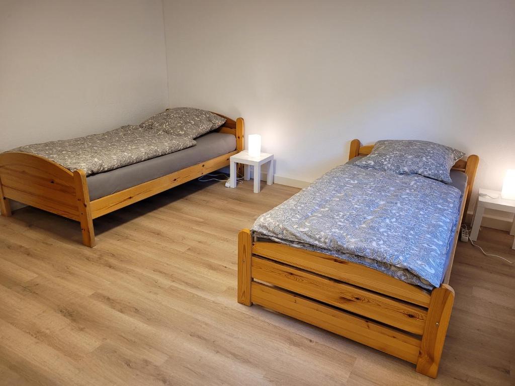 Tempat tidur dalam kamar di Monteur Apartment Schelklingen Biosphärenreservat