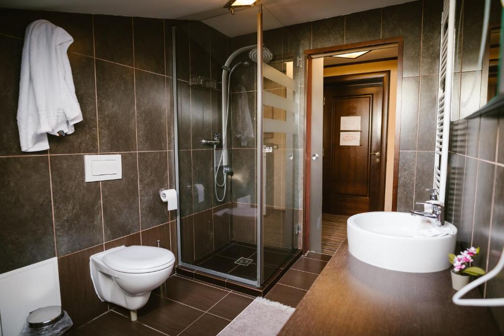 Koupelna v ubytování Bellacya Resort & Spa