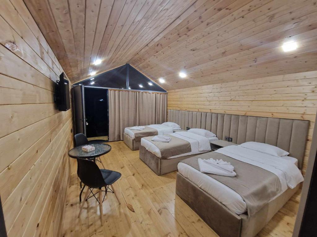 NICE HOUSE HOTEL Meghri - Habitación Triple