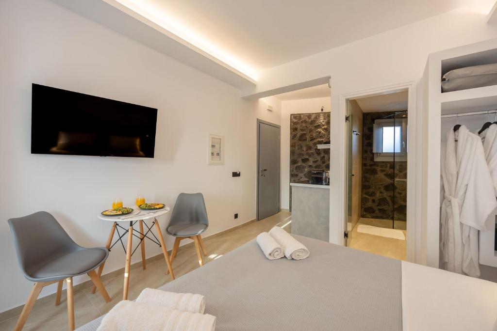 Nastram Suites Oia - 14