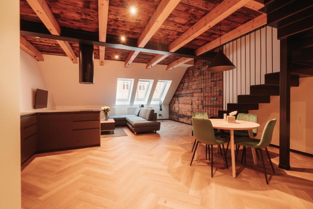 Hviezdoslavova Apartments, Trnava Centre, Parking available - Loft