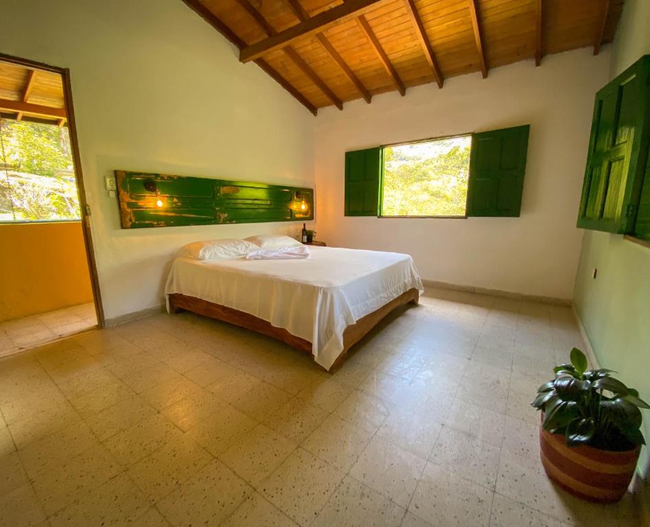Postel nebo postele na pokoji v ubytování EcoHotel Casa Maria Parda