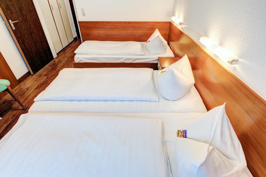Postel nebo postele na pokoji v ubytování Hotel Antares München