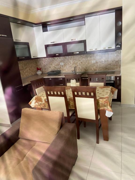 Leonis apartment