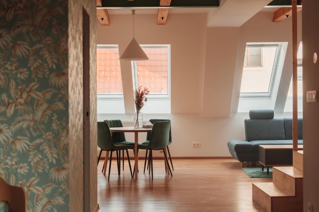 Hviezdoslavova Apartments, Trnava Centre, Parking available - Maisonette