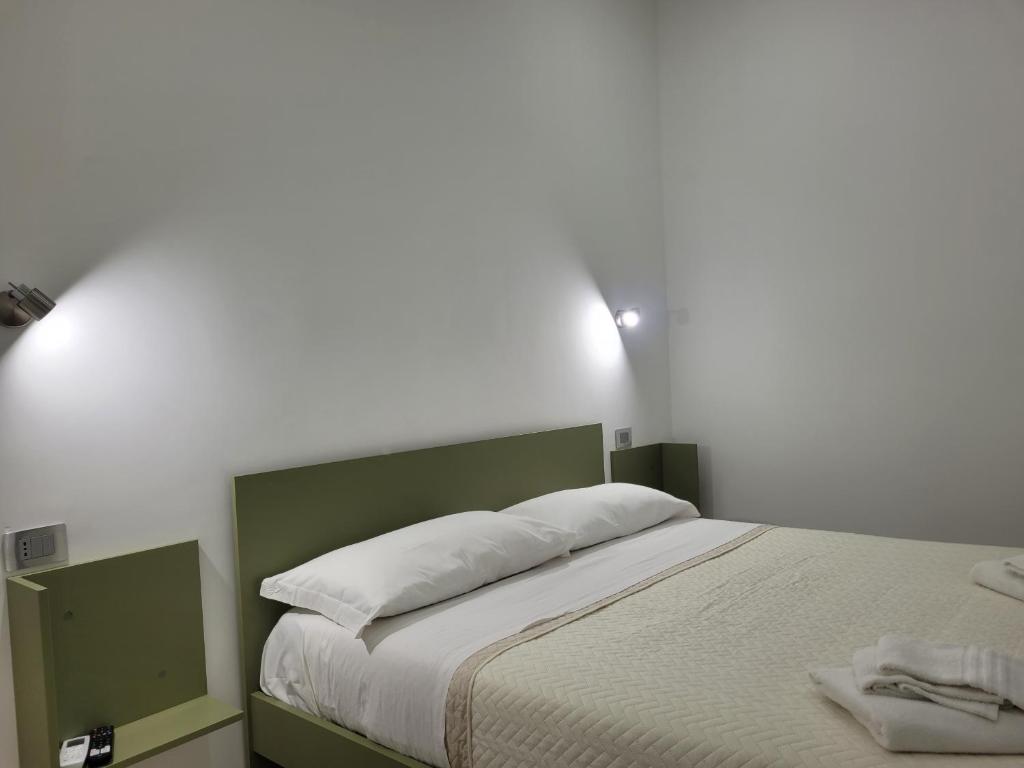 Postel nebo postele na pokoji v ubytování Gemini rooms