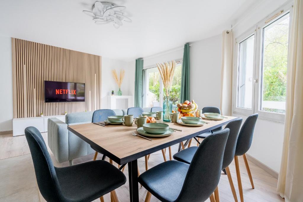 Μια τηλεόραση ή/και κέντρο ψυχαγωγίας στο ☆Luxury Disneyland -The Green-Wood - Paris ☆