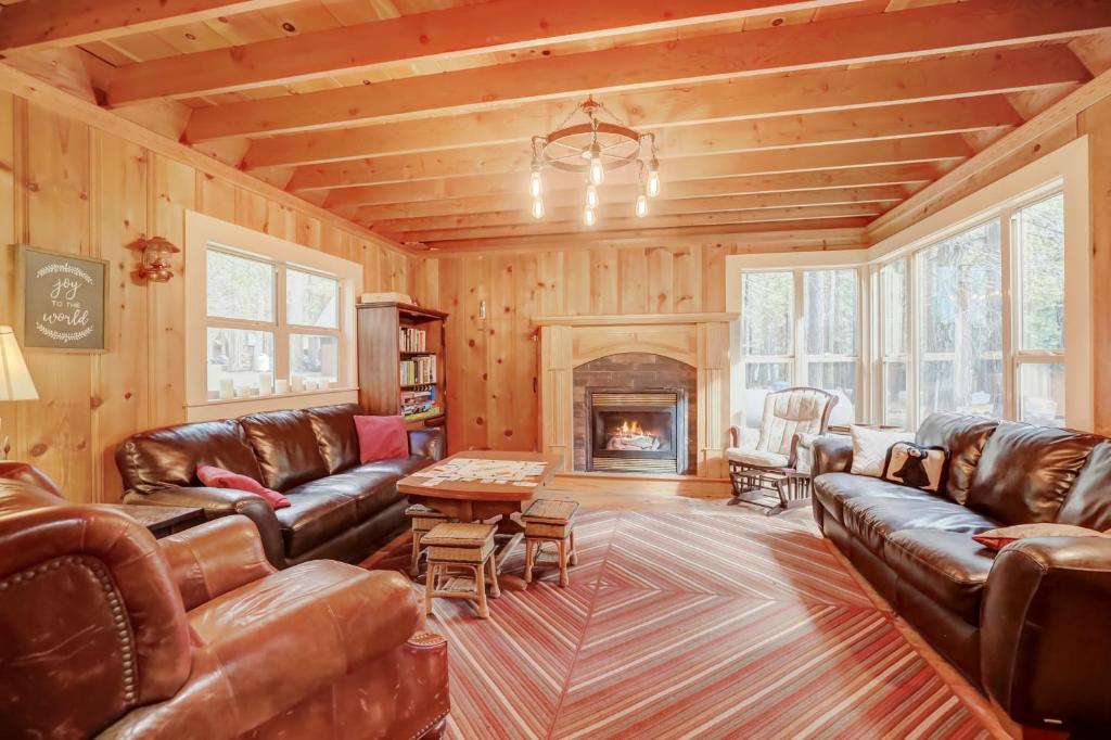 a living room with leather furniture and a fireplace at Spacious Classic Cabin Retreat- near Lassen in Mill Creek