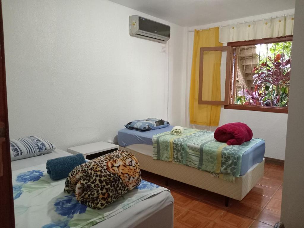 En eller flere senge i et værelse på Apartamento das Azaléias térreo
