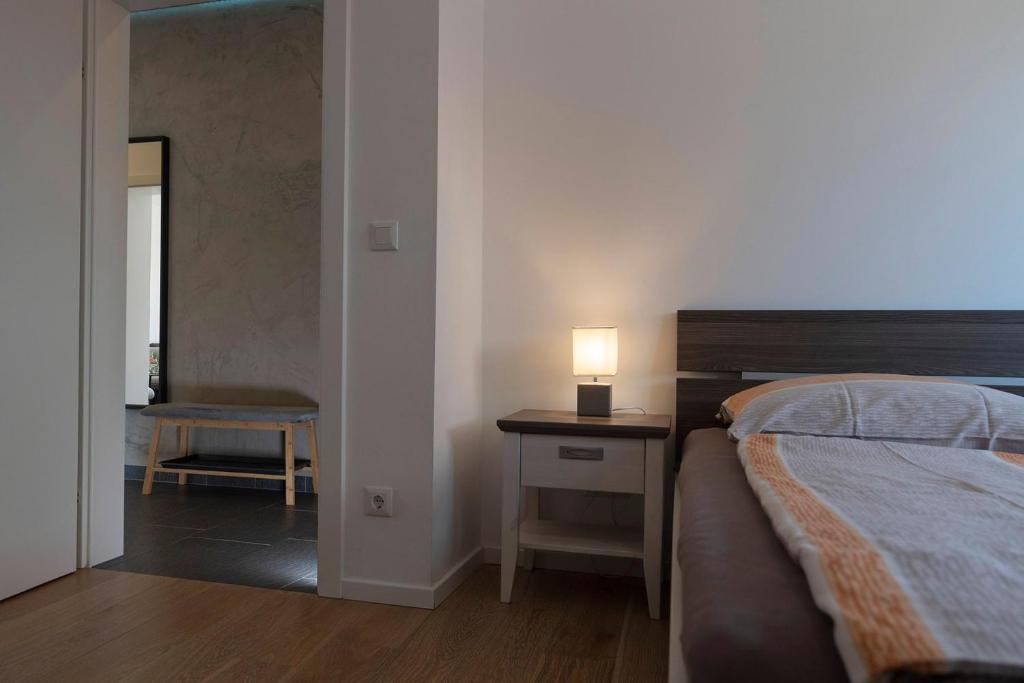 Postel nebo postele na pokoji v ubytování Apartment mit Parkblick