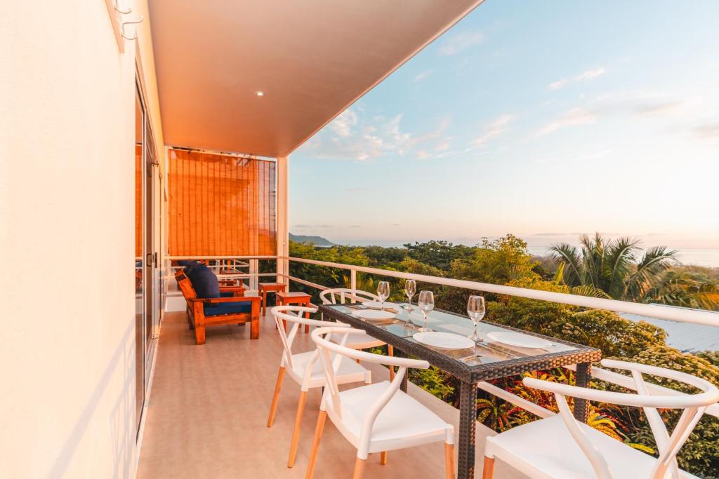 Buena Vista Ocean View Apartments Santa Teresa - Housity