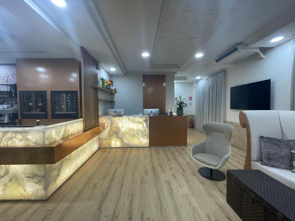 TV a/nebo společenská místnost v ubytování Hotel Central Giacomini