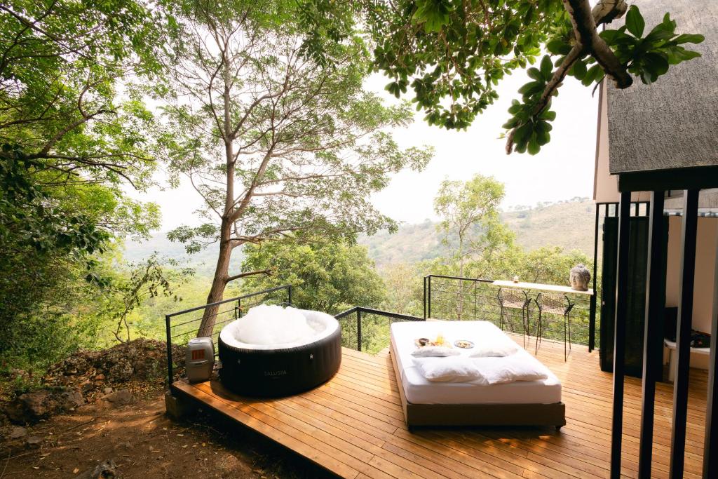 a hot tub on a wooden deck with a view at Glamping MontdeLuxe in Yopal