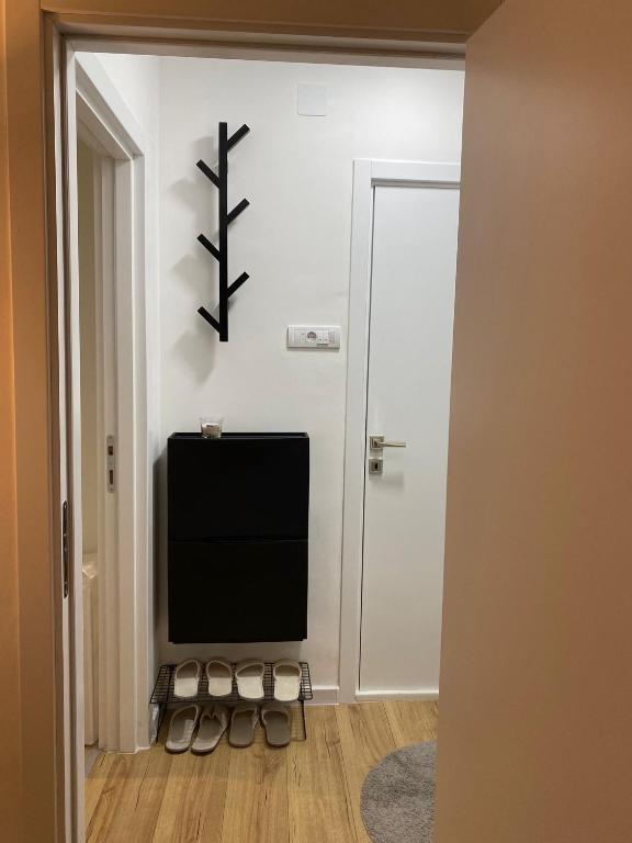 TV a/nebo společenská místnost v ubytování Urban Oasis Apartment