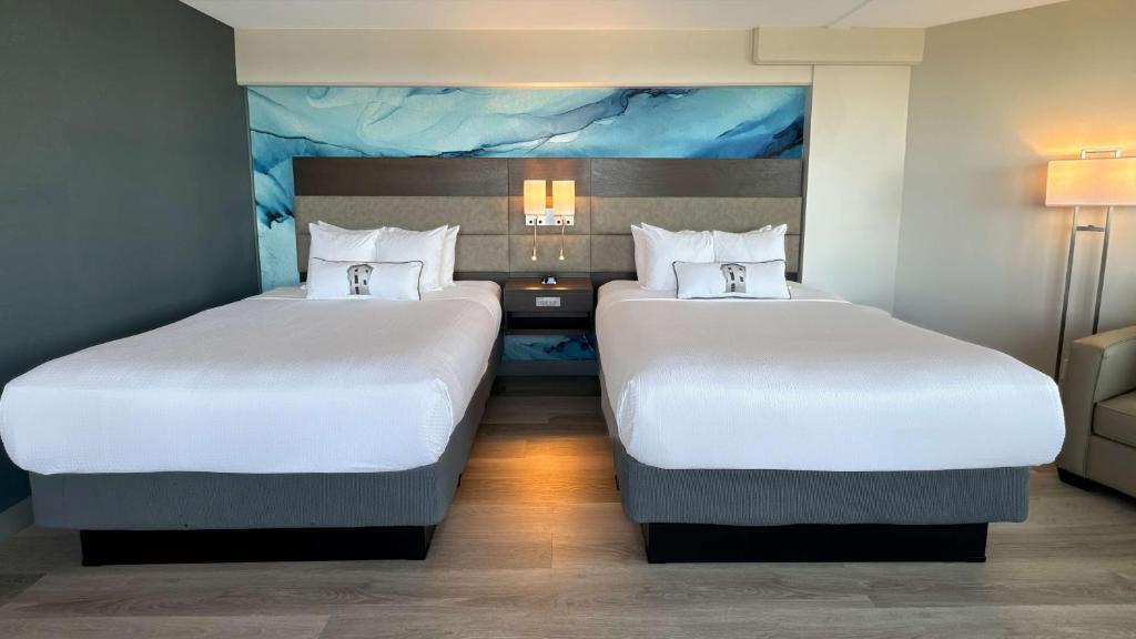 Postel nebo postele na pokoji v ubytování Coast Bastion Hotel