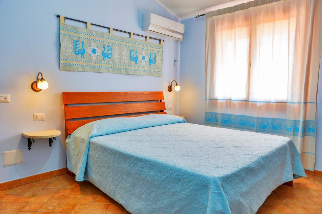 Een bed of bedden in een kamer bij Nuraghe Bianco