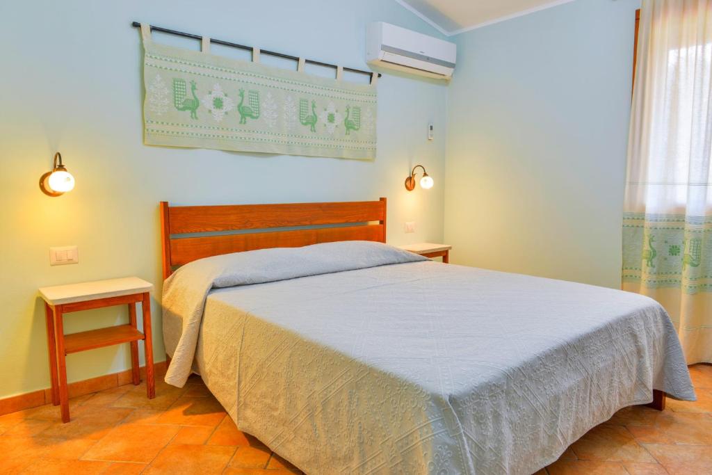 Een bed of bedden in een kamer bij Nuraghe Bianco