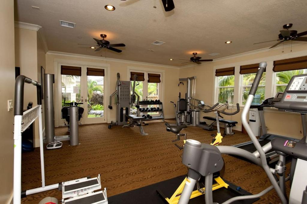 Fitness centrum a/nebo fitness zařízení v ubytování Beautiful Poolside Villa Open Layout With Pool Fitness and Beach Access