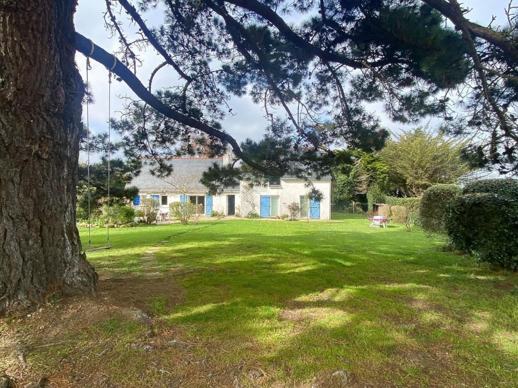 Photo de la galerie de l'établissement Maison spacieuse 6-8 pers., plage & port Logeo à 200m, jardin et terrasse - FR-1-639-115, à Sarzeau