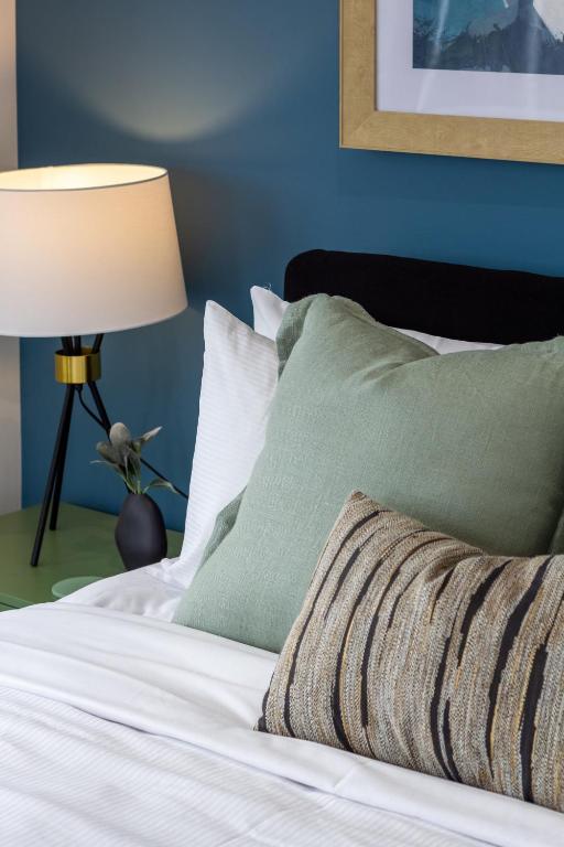 Chic 3-BR CBD Gem in Christchurch: Prime Location - Resim 37