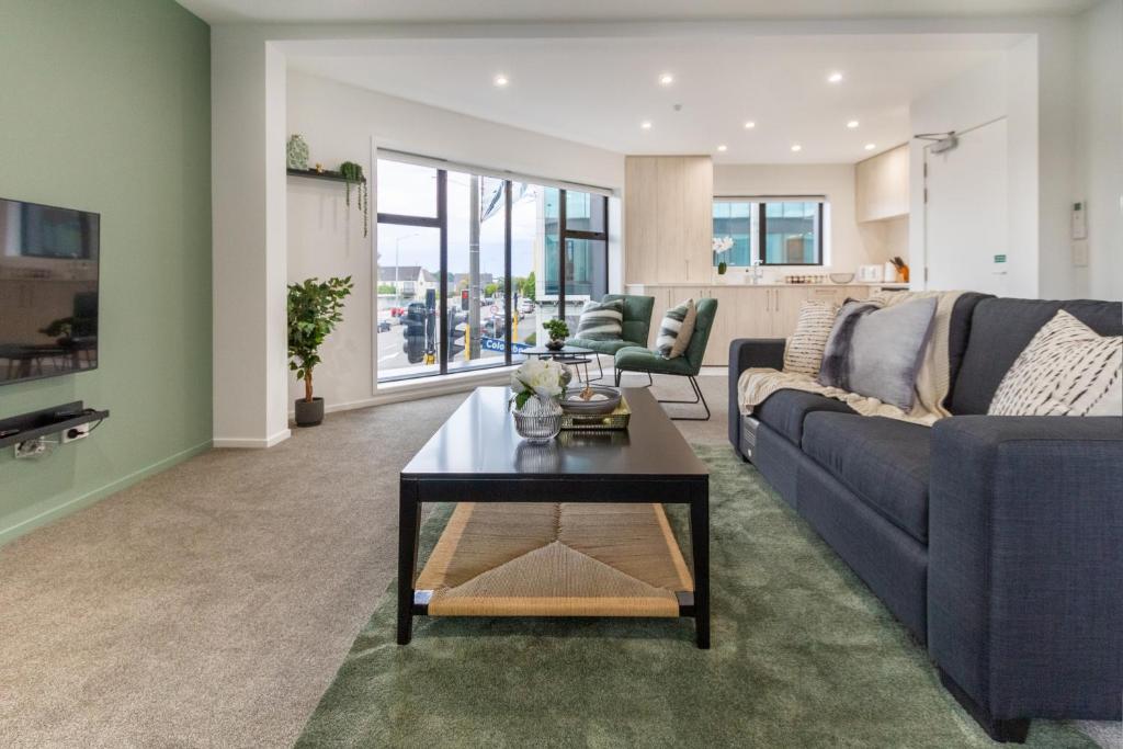 Chic 3-BR CBD Gem in Christchurch: Prime Location - Resim 1