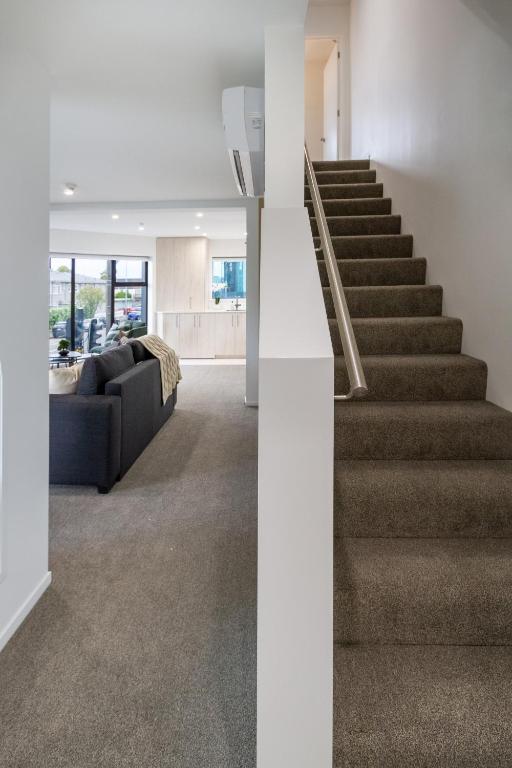 Chic 3-BR CBD Gem in Christchurch: Prime Location - Resim 31