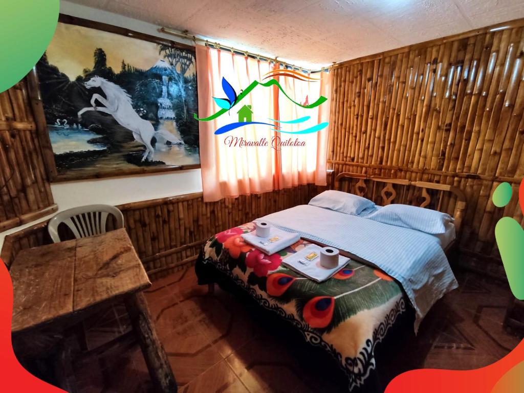 1 dormitorio con 1 cama y un cartel en la pared en Miravalle Quilotoa Hotel en Zumbagua