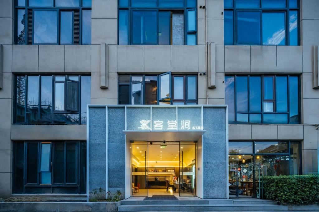 Budova, kde se aparthotel nachází