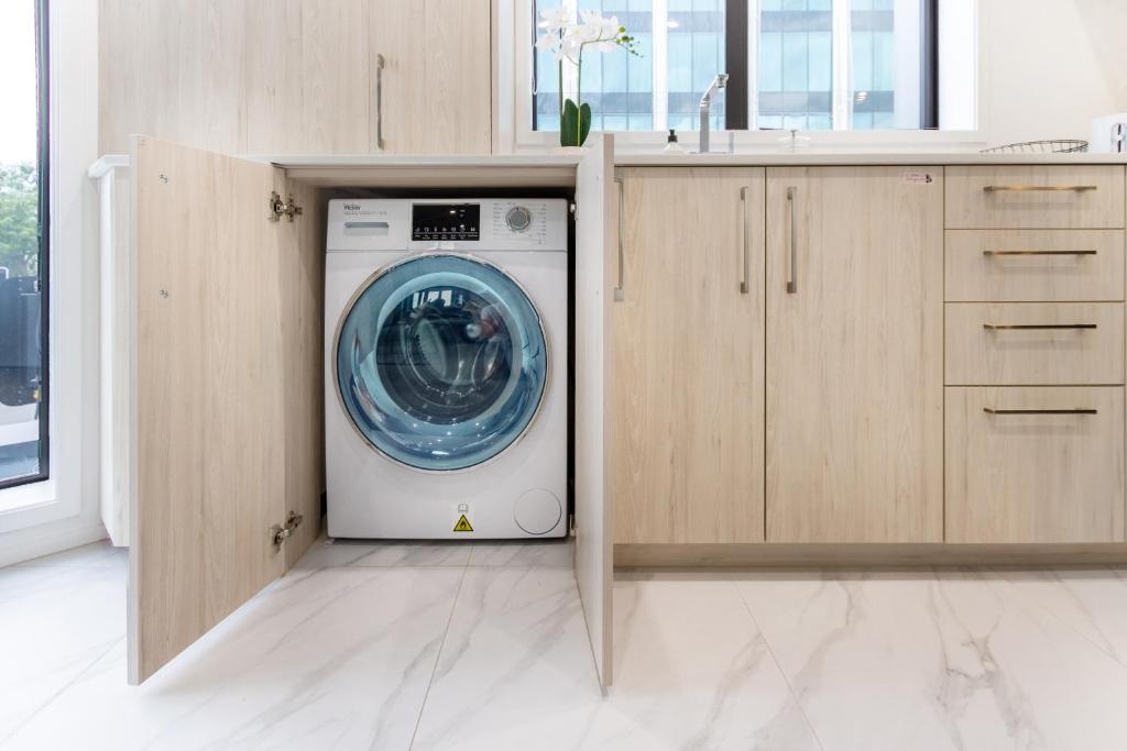 Chic 3-BR CBD Gem in Christchurch: Prime Location - Resim 29