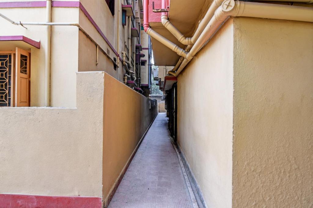 a narrow alleyway between two buildings in a city at Super OYO AIRPORT PALACE in kolkata