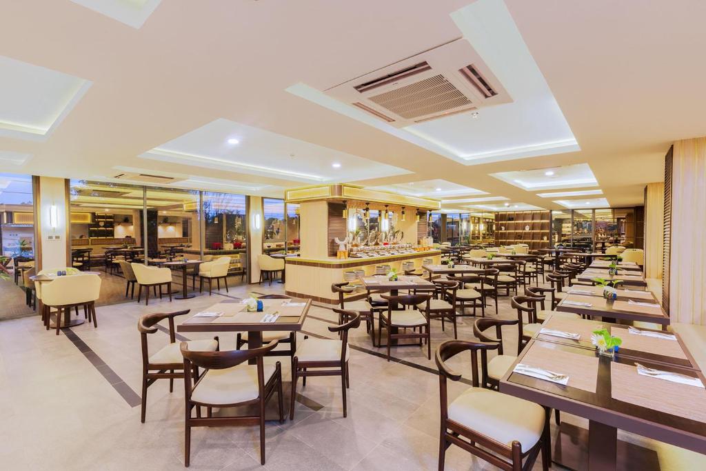Restorāns vai citas vietas, kur ieturēt maltīti, naktsmītnē 1O1 STYLE Yogyakarta Malioboro