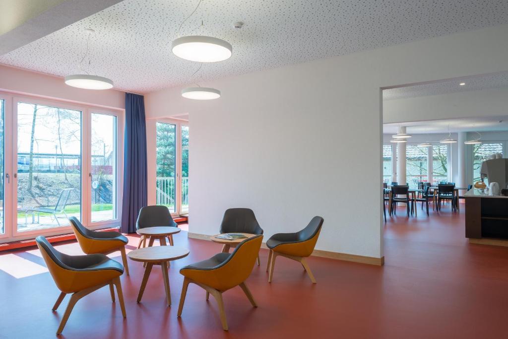 Posezení v ubytování Zug Youth Hostel