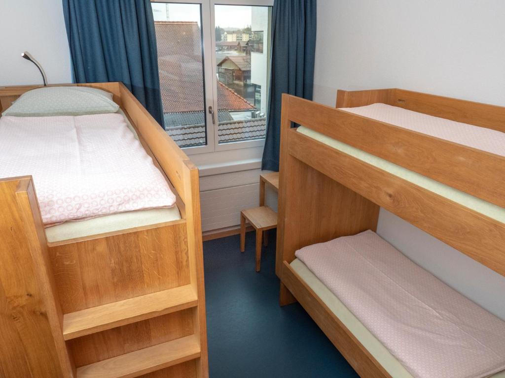 Postel nebo postele na pokoji v ubytování Zug Youth Hostel