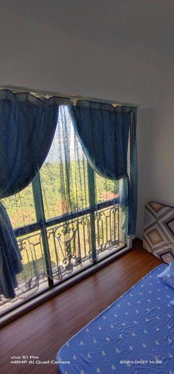 Splendido Tagagtay Taal Lake Staycation Free Parking Netflix - 阳台的家庭套房