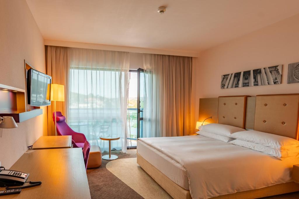 DoubleTree by Hilton Oradea - Deluxe Family Room Com Varanda
